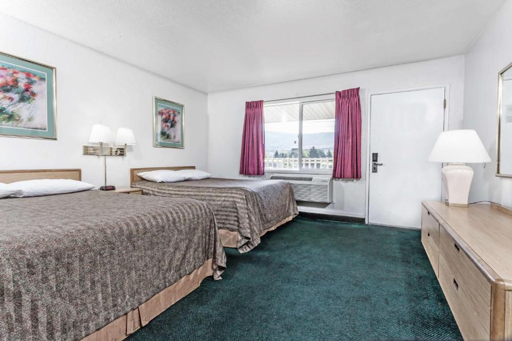 Double Room with Two Double Beds - Non-Smoking interior